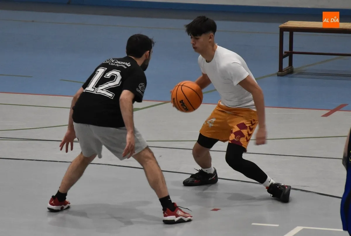 Foto 11 - 9 equipos disputan el Torneo Navide&ntilde;o de Basket 3x3 de la UD Mirobrigense