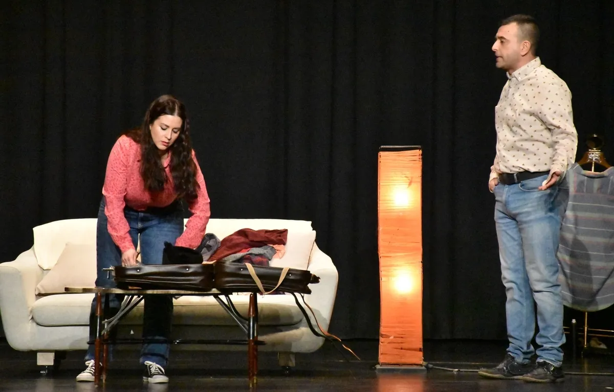 Foto 8 - Elarteteatro se encarga de bajar el tel&oacute;n del semestre teatral en Ciudad Rodrigo