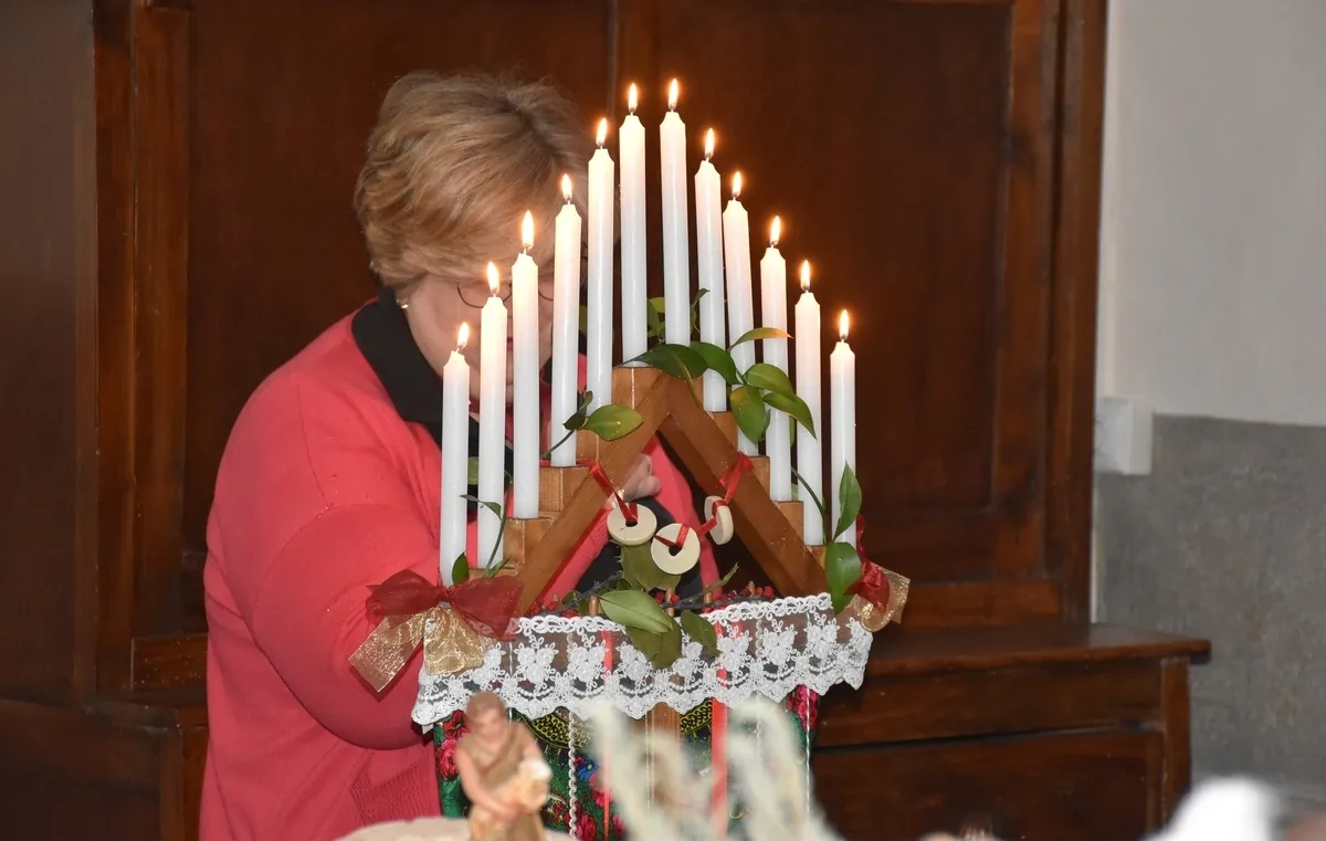 Foto 6 - San Andr&eacute;s bendice su gran bel&eacute;n, el Ramo de Navidad y las im&aacute;genes del Ni&ntilde;o Jes&uacute;s de sus fieles