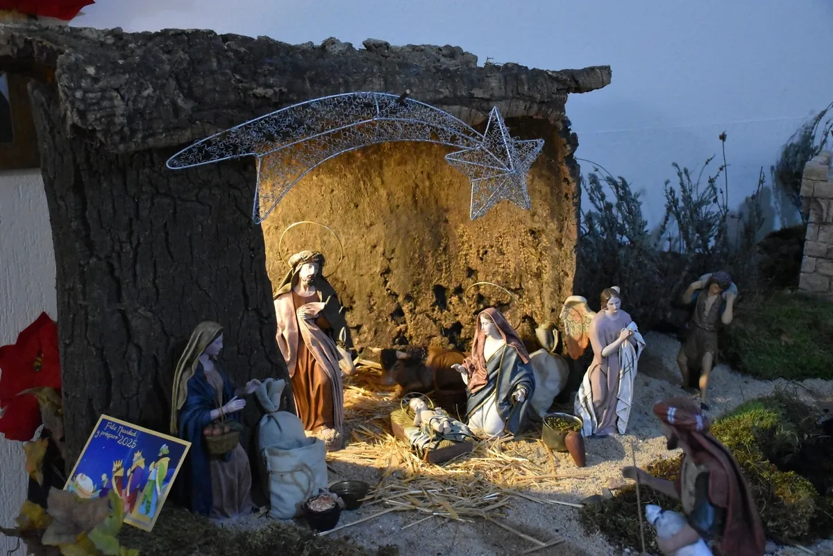 Foto 11 - San Andr&eacute;s bendice su gran bel&eacute;n, el Ramo de Navidad y las im&aacute;genes del Ni&ntilde;o Jes&uacute;s de sus fieles
