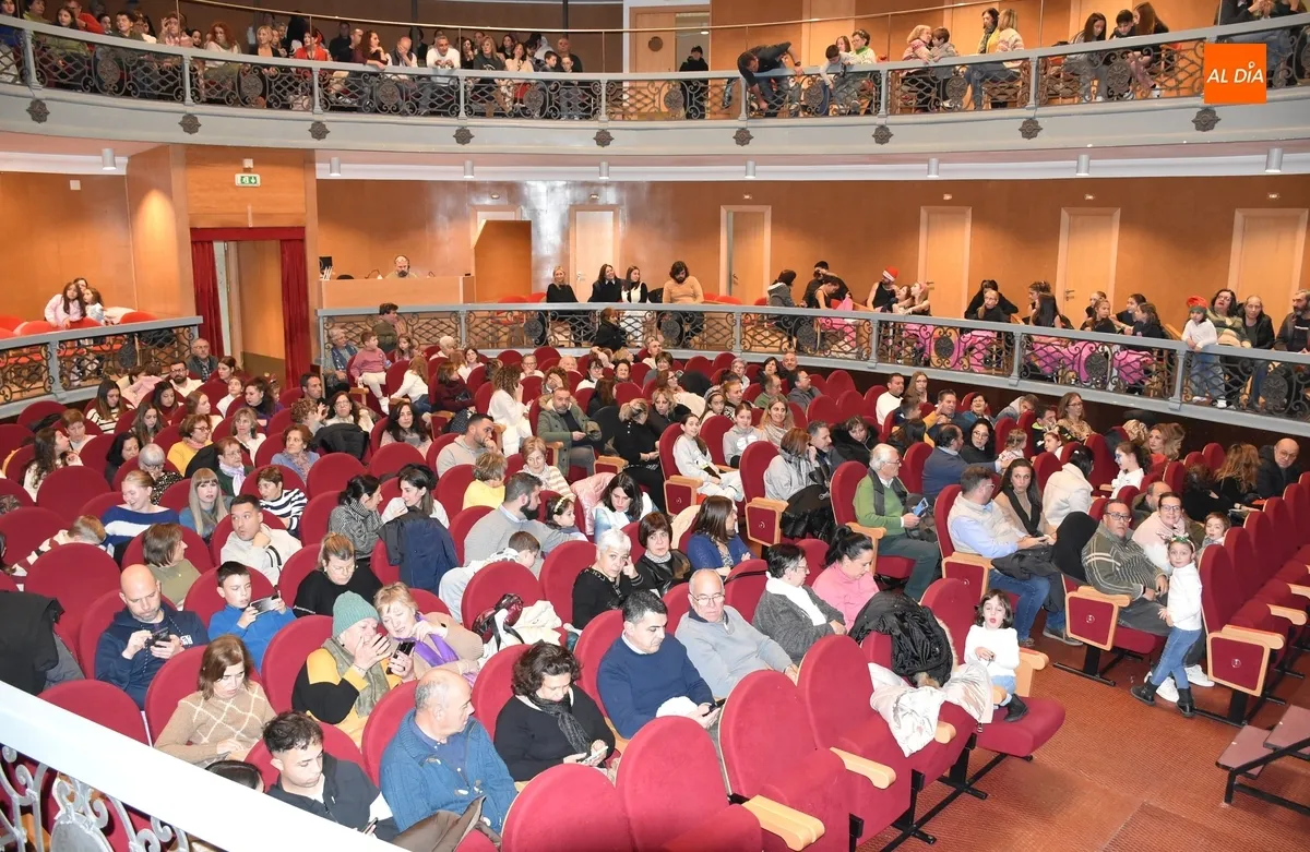 Foto 2 - El Teatro Nuevo roza el lleno para echar una mano a los afectados por enfermedades raras