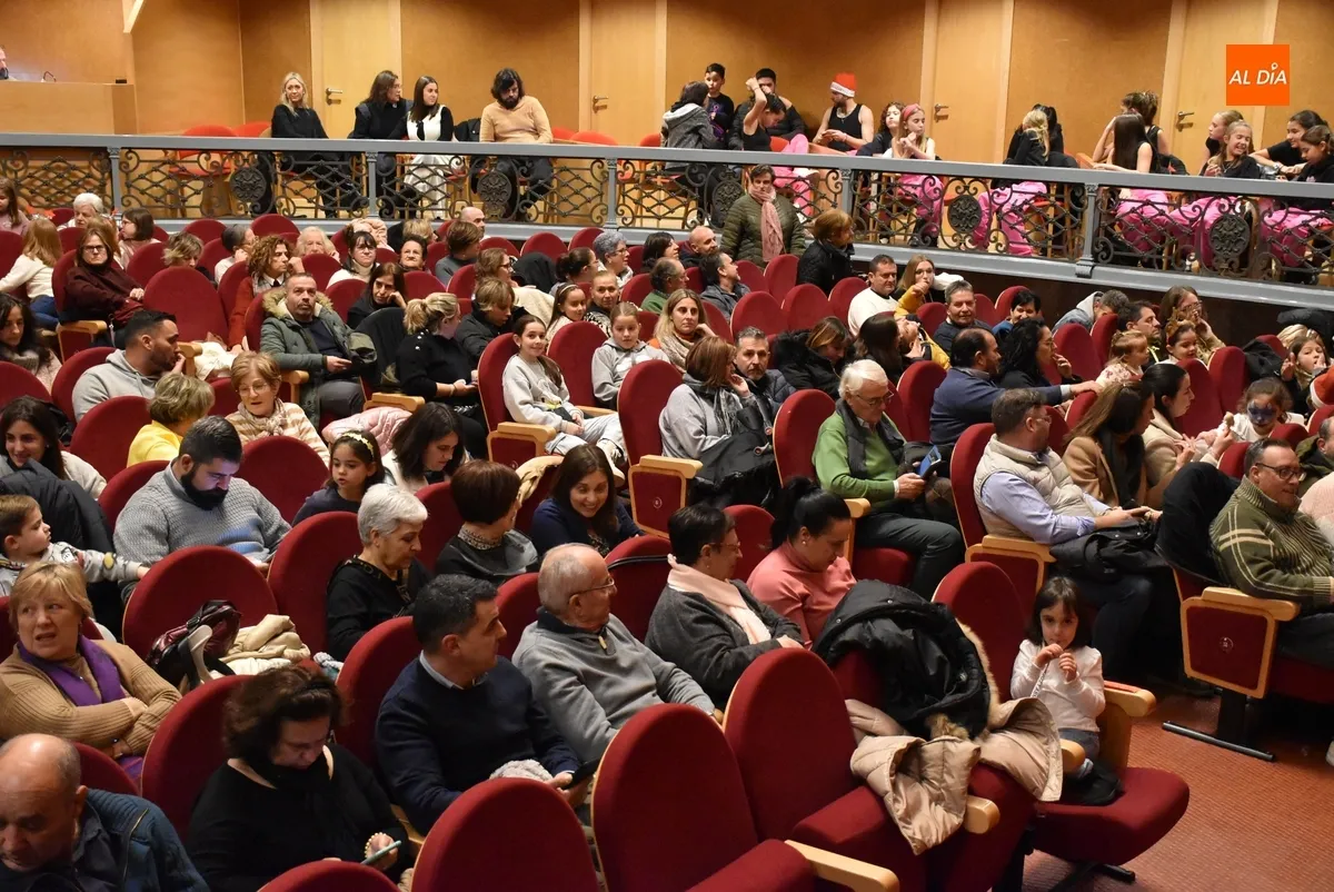 Foto 4 - El Teatro Nuevo roza el lleno para echar una mano a los afectados por enfermedades raras