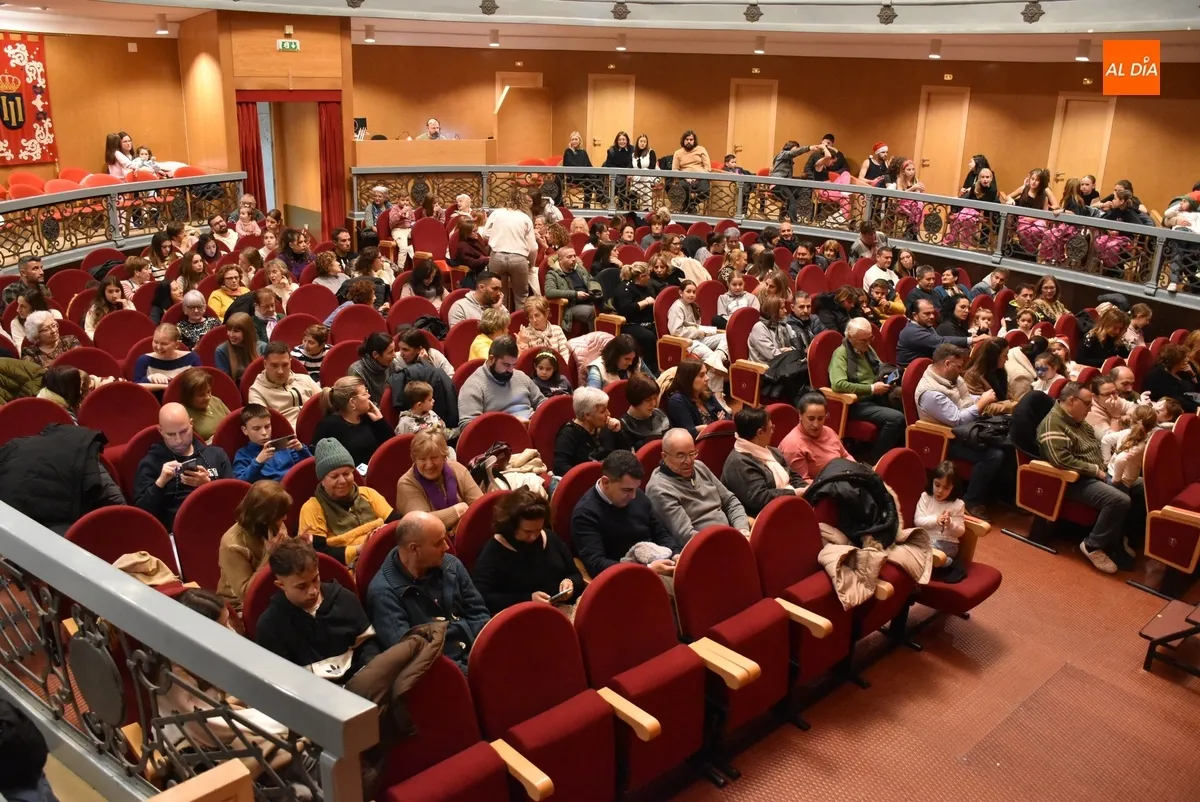Foto 9 - El Teatro Nuevo roza el lleno para echar una mano a los afectados por enfermedades raras