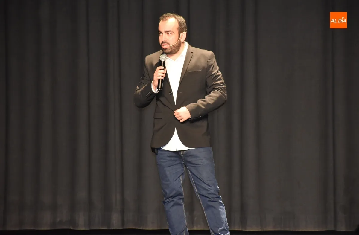 Foto 10 - El Teatro Nuevo roza el lleno para echar una mano a los afectados por enfermedades raras