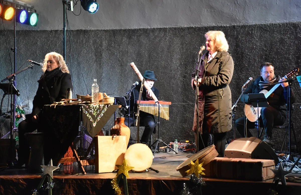 Foto 2 - El Barrio Nuevo completa con un Ni&ntilde;o Jes&uacute;s &lsquo;de verdad&rsquo; y m&uacute;sica en directo el ciclo de belenes