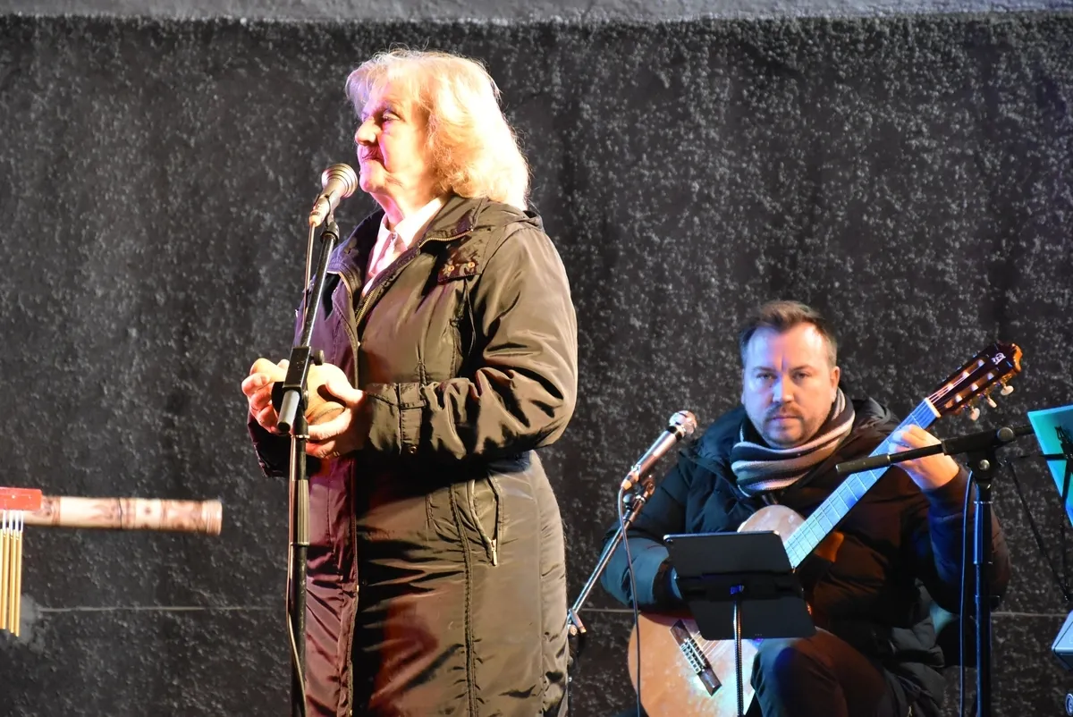 Foto 5 - El Barrio Nuevo completa con un Ni&ntilde;o Jes&uacute;s &lsquo;de verdad&rsquo; y m&uacute;sica en directo el ciclo de belenes