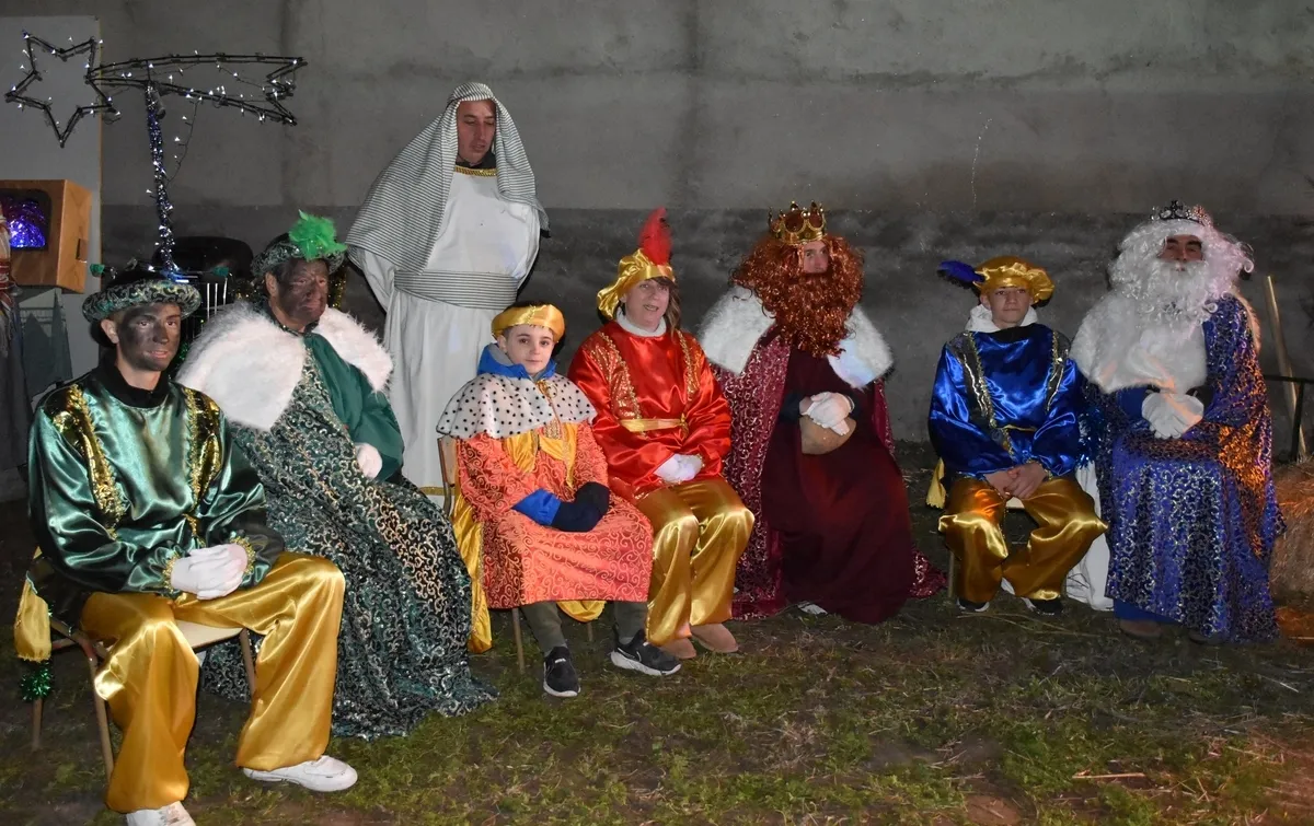 Foto 11 - El Barrio Nuevo completa con un Ni&ntilde;o Jes&uacute;s &lsquo;de verdad&rsquo; y m&uacute;sica en directo el ciclo de belenes