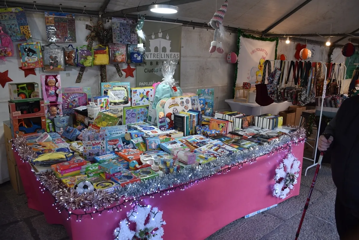 Foto 8 - Ciudad Rodrigo estrena su Mercado Navide&ntilde;o con un notable ajetreo