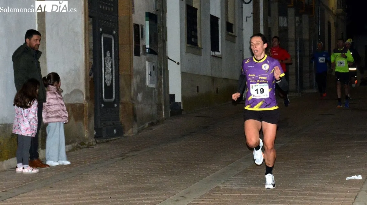 Foto 8 - Adri&aacute;n Mart&iacute;n, Pilar P&eacute;rez y Ruth Vicente triunfan en la San Silvestre de Lumbrales