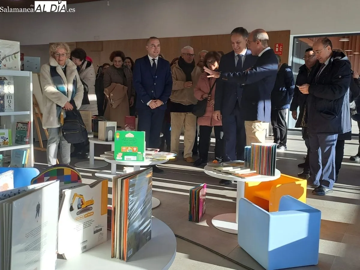 Inauguración de la Biblioteca Municipal ‘Carmen Martín Gaite’ en Pizarrales. Foto de Víctor Jiménez