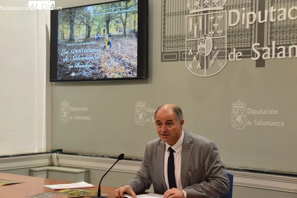 El diputado de Turismo, Juan Carlos Zaballos, presenta la nueva edición del programa ‘Mil otoños’. Foto de Miguel Hernández