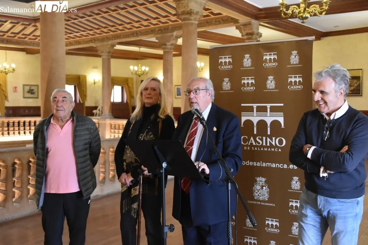 Exposición 'Pinceles y Palabras' en el Casino de Salamanca. Foto de Miguel Hernández