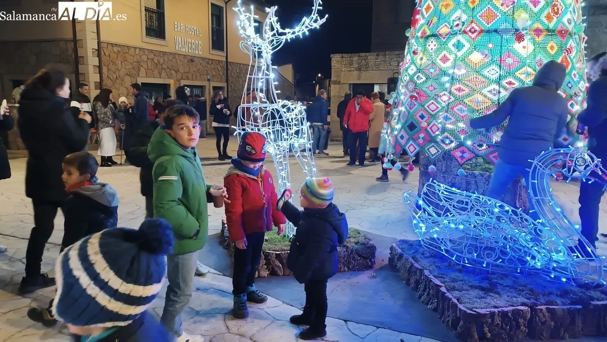 Encendido del árbol de Navidad en Barruecopardo