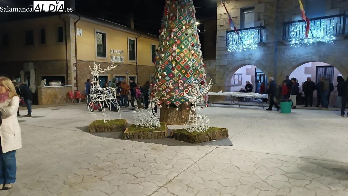 Encendido del árbol de Navidad en Barruecopardo