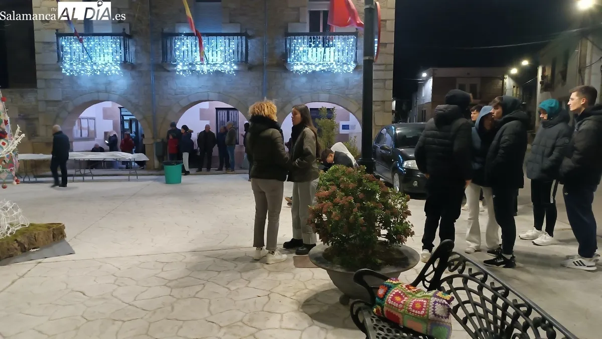 Encendido del árbol de Navidad en Barruecopardo