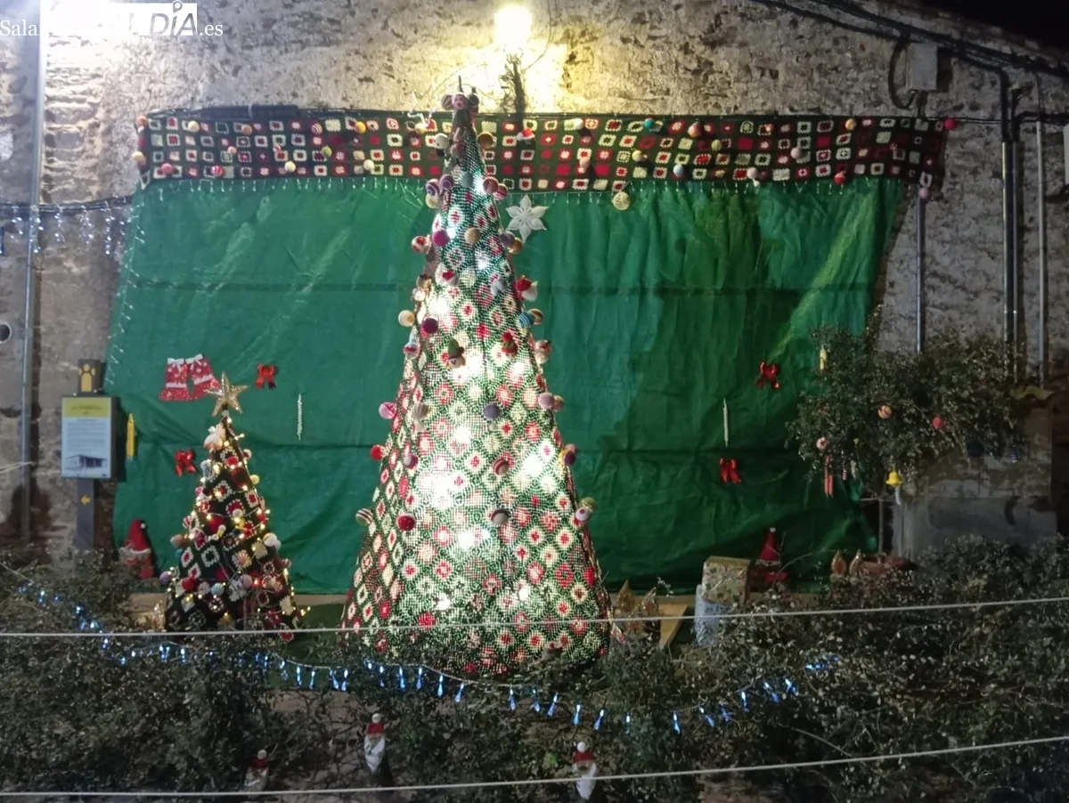 La Asociación Cultural La Alhóndiga inaugura en San Felices de los Gallegos su espacio navideño  