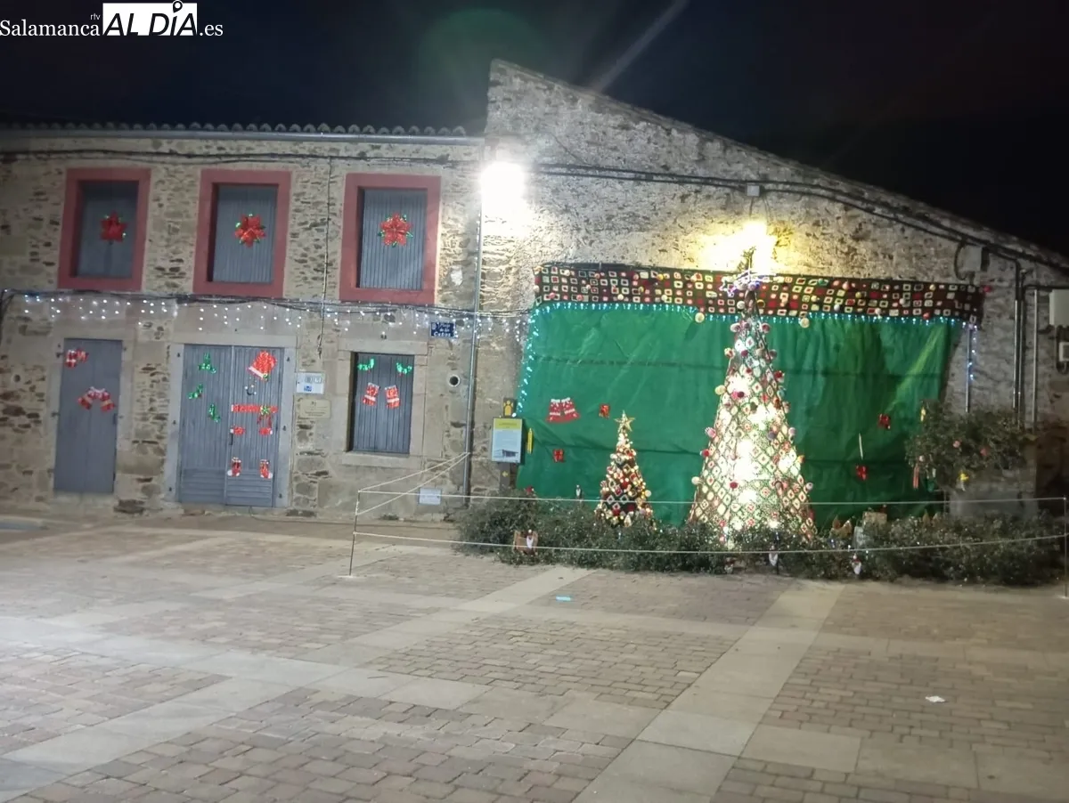 La Asociación Cultural La Alhóndiga inaugura en San Felices de los Gallegos su espacio navideño  