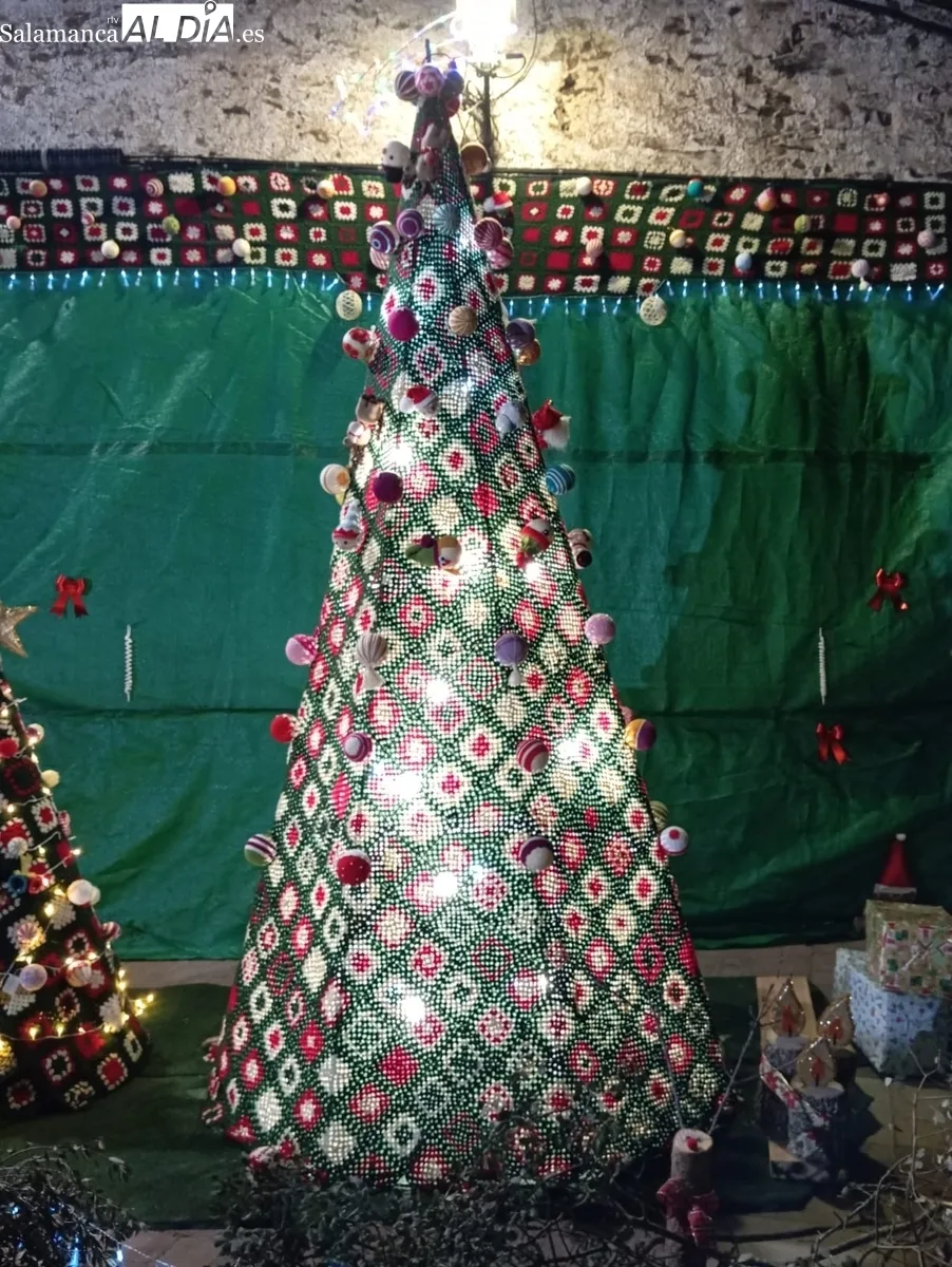 La Asociación Cultural La Alhóndiga inaugura en San Felices de los Gallegos su espacio navideño  