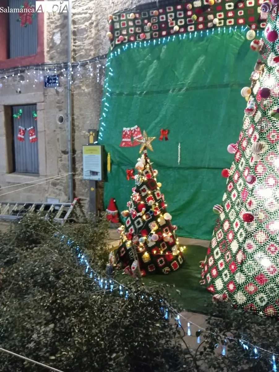 La Asociación Cultural La Alhóndiga inaugura en San Felices de los Gallegos su espacio navideño  