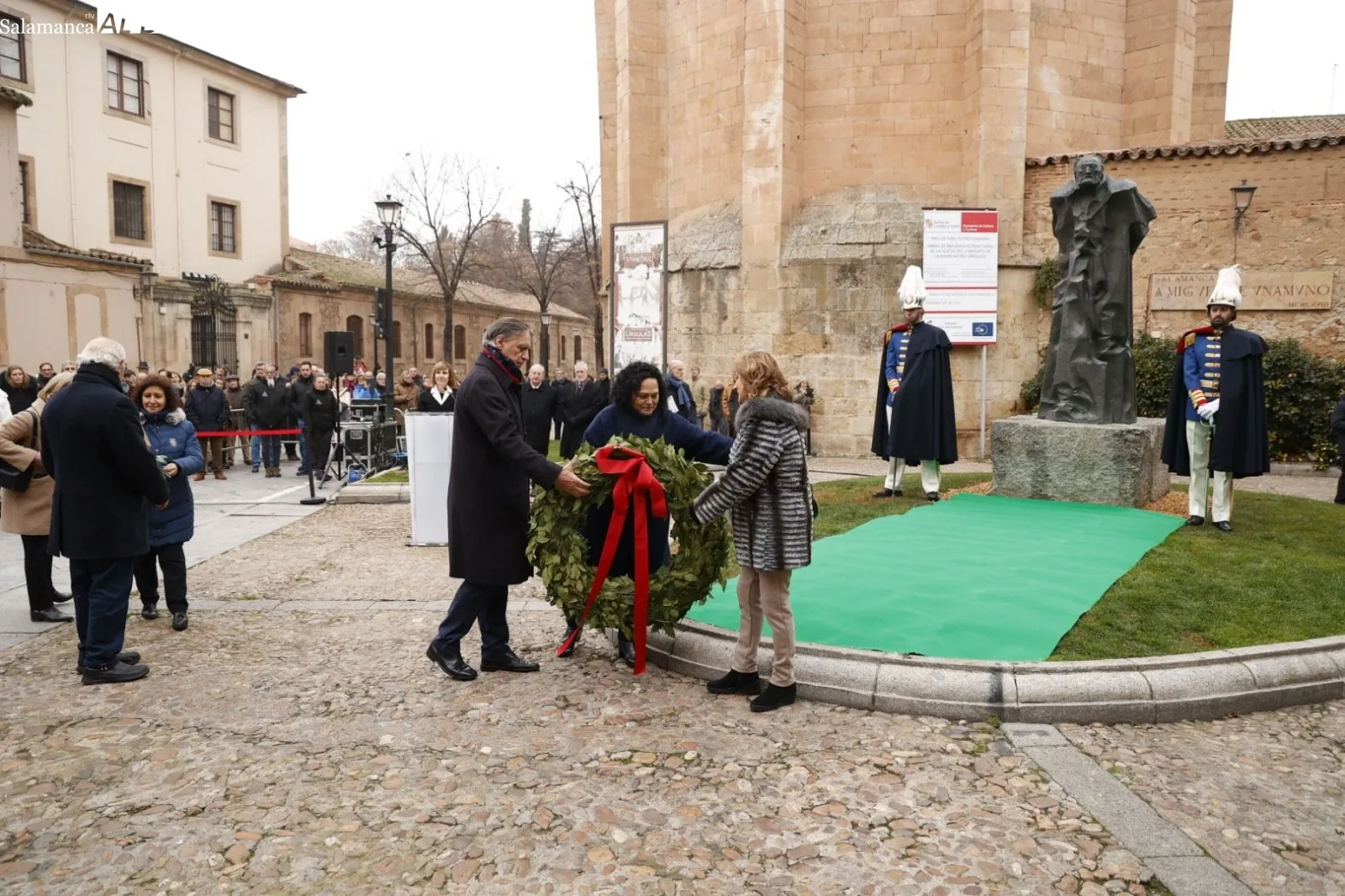 Homenaje a Miguel de Unamuno en Salamanca, junto a la que fue su casa. Foto de David Sañudo
