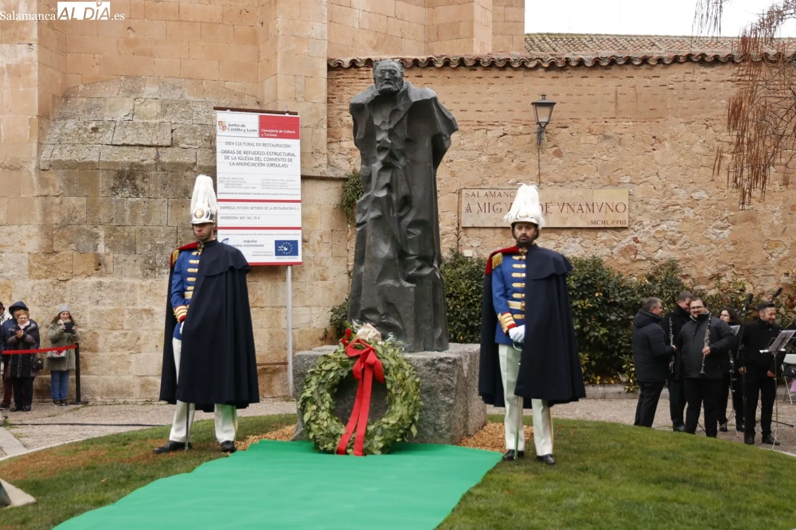 Homenaje a Miguel de Unamuno en Salamanca, junto a la que fue su casa. Foto de David Sañudo