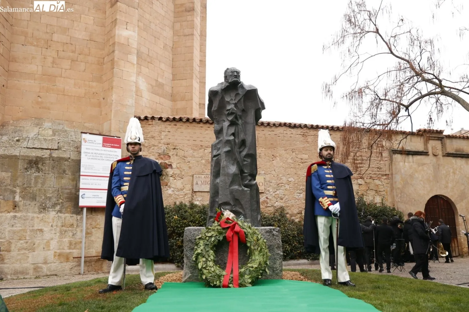 Homenaje a Miguel de Unamuno en Salamanca, junto a la que fue su casa. Foto de David Sañudo