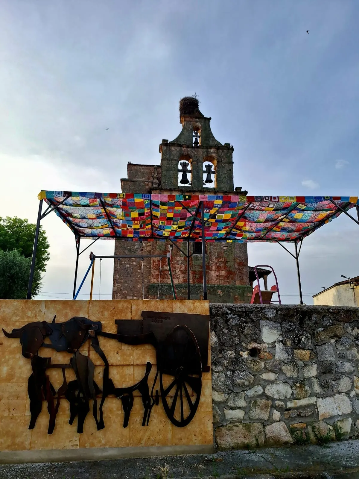 Foto 4 - El original &aacute;rbol de ganchillo realizado por una veintena de mujeres en Torresmenudas 