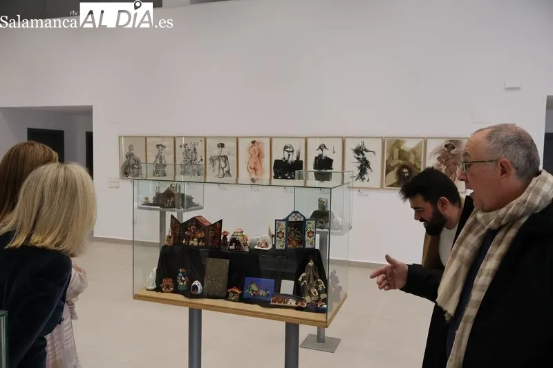 Foto 2 - Jos&eacute; Luis Mateos expone m&aacute;s de 300 belenes de todo el mundo