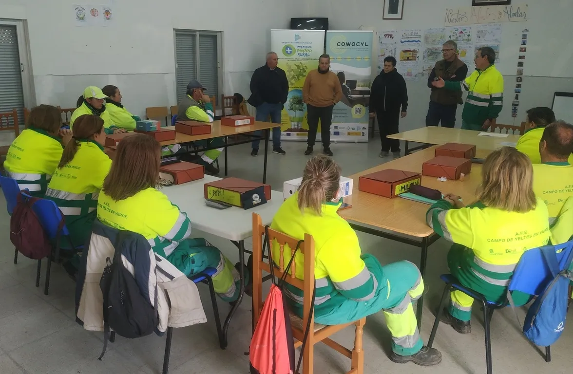 Foto 3 - Los 12 alumnos de la acci&oacute;n &lsquo;Campo de Yeltes en Verde&rsquo; reciben sus diplomas
