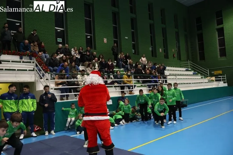 Foto 3 - Las Escuelas Piensos Dur&aacute;n Albense celebran su tradicional presentaci&oacute;n navide&ntilde;a