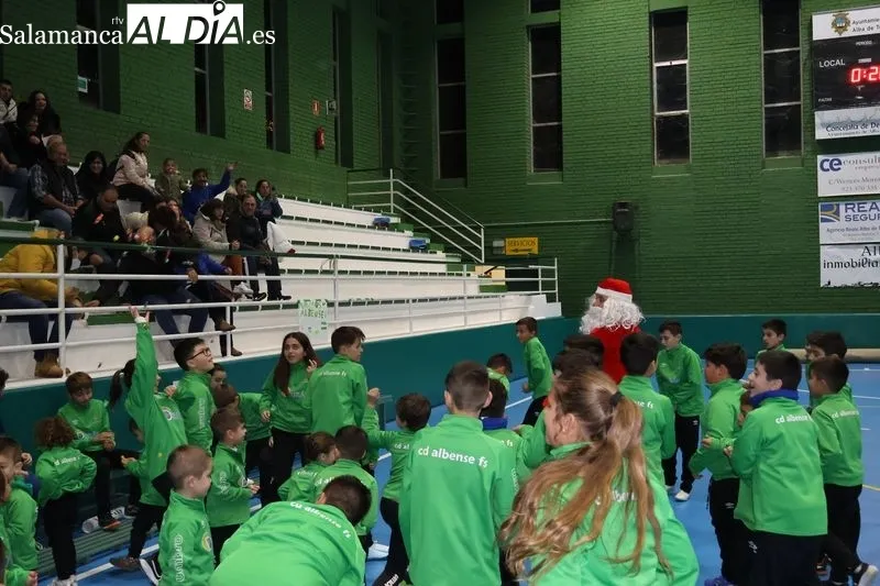 Foto 2 - Las Escuelas Piensos Dur&aacute;n Albense celebran su tradicional presentaci&oacute;n navide&ntilde;a