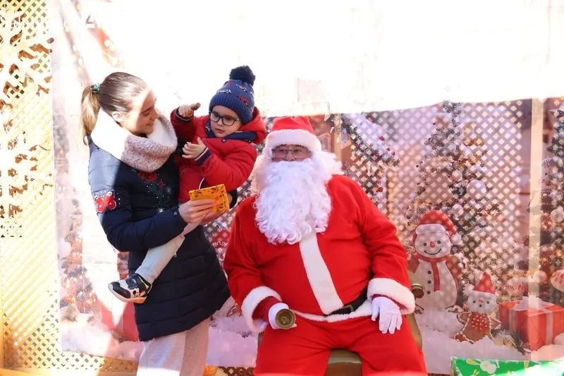 Foto 11 - Pap&aacute; Noel llega a Alba de Tormes en moto, repartiendo ilusi&oacute;n y sonrisas