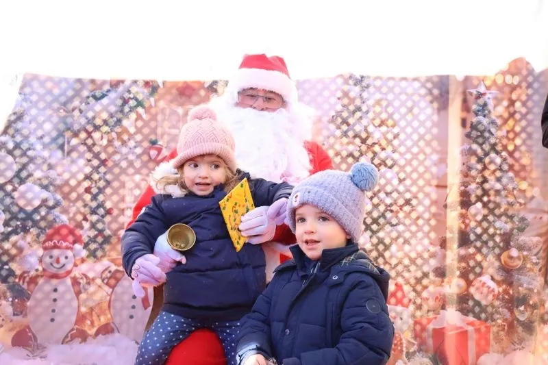 Foto 10 - Pap&aacute; Noel llega a Alba de Tormes en moto, repartiendo ilusi&oacute;n y sonrisas