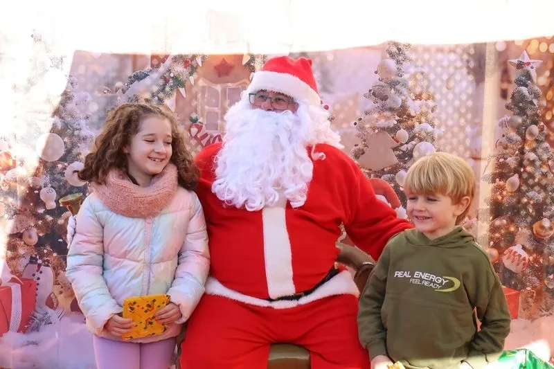 Foto 8 - Pap&aacute; Noel llega a Alba de Tormes en moto, repartiendo ilusi&oacute;n y sonrisas