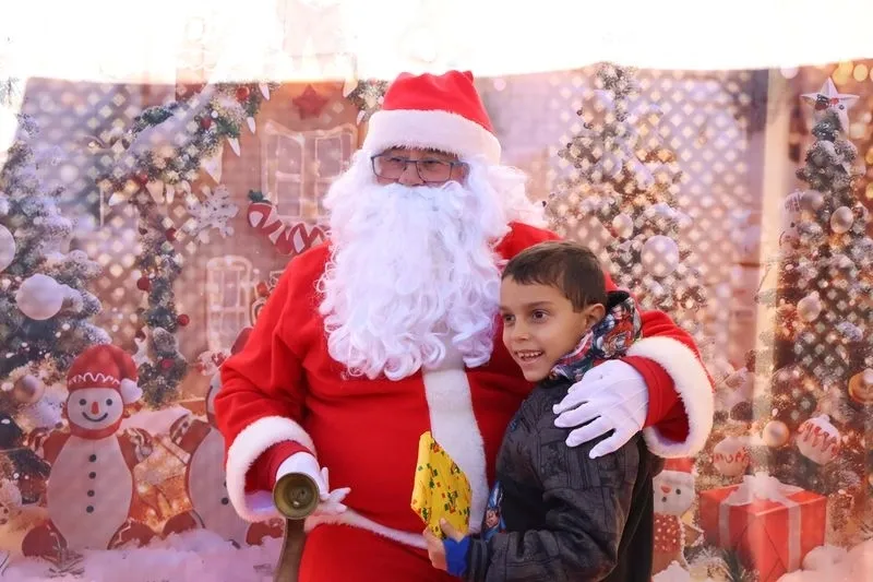 Foto 7 - Pap&aacute; Noel llega a Alba de Tormes en moto, repartiendo ilusi&oacute;n y sonrisas