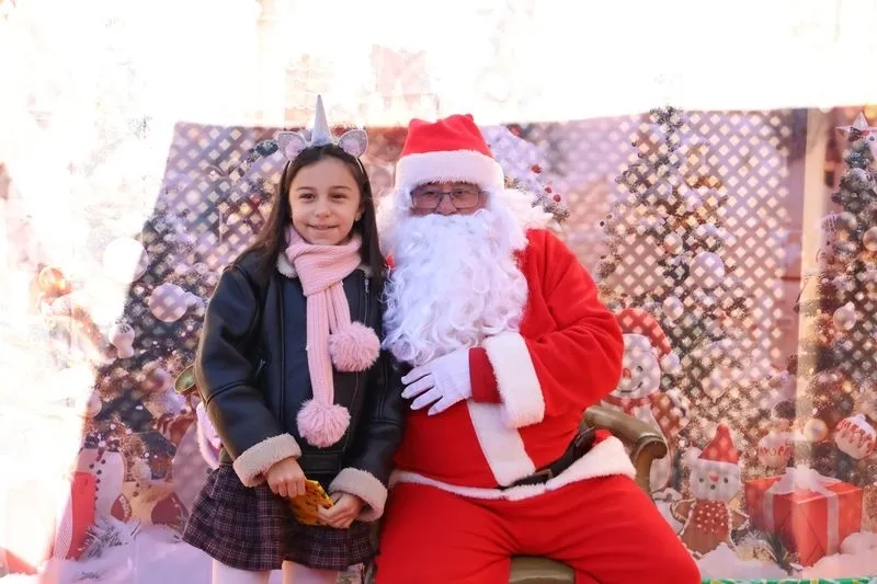 Foto 3 - Pap&aacute; Noel llega a Alba de Tormes en moto, repartiendo ilusi&oacute;n y sonrisas