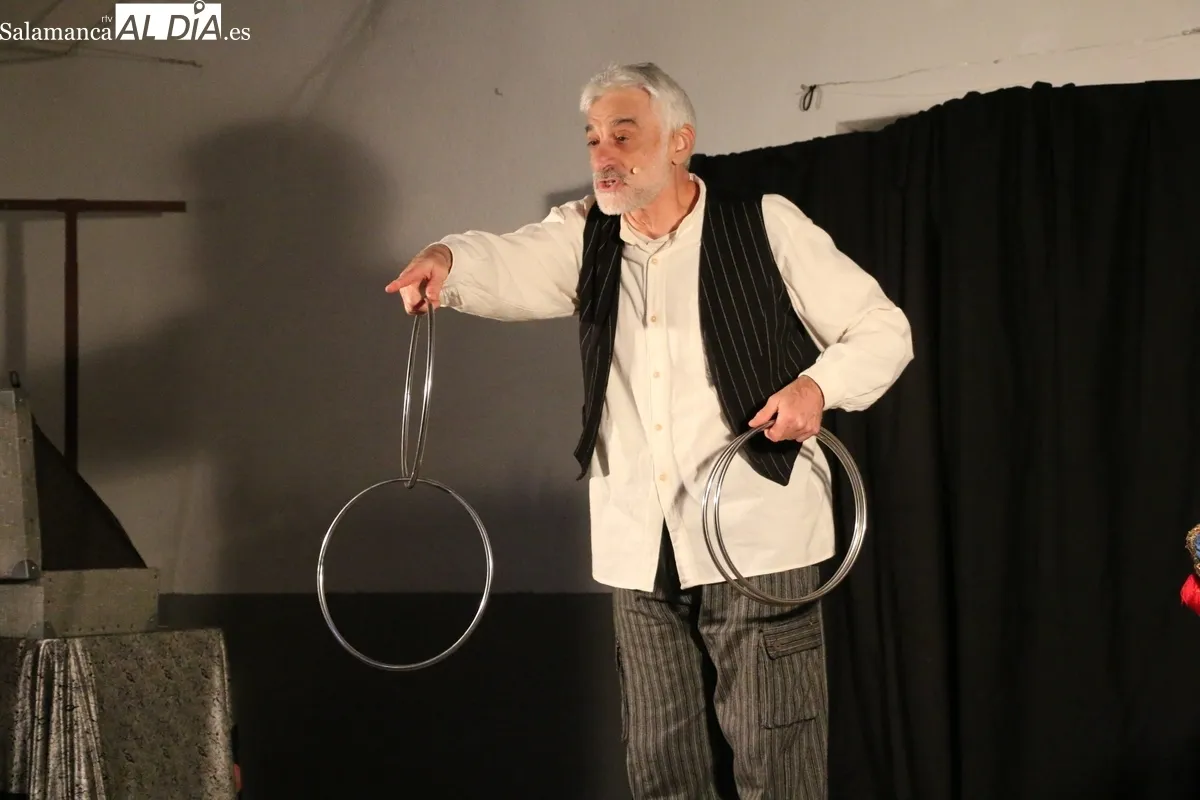 Noches de Magia en Valderrodrigo con Pedro Chirimbamba / CORRAL