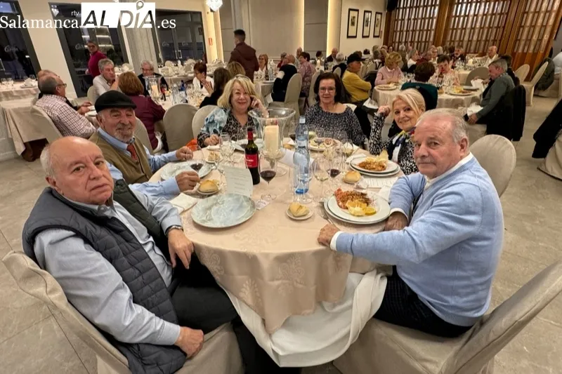 Foto 4 - Abrazos y reencuentros, protagonistas de la 38&ordm; reuni&oacute;n anual de los pe&ntilde;arandinos ausentes