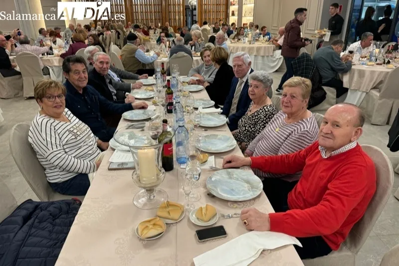 Foto 3 - Abrazos y reencuentros, protagonistas de la 38&ordm; reuni&oacute;n anual de los pe&ntilde;arandinos ausentes