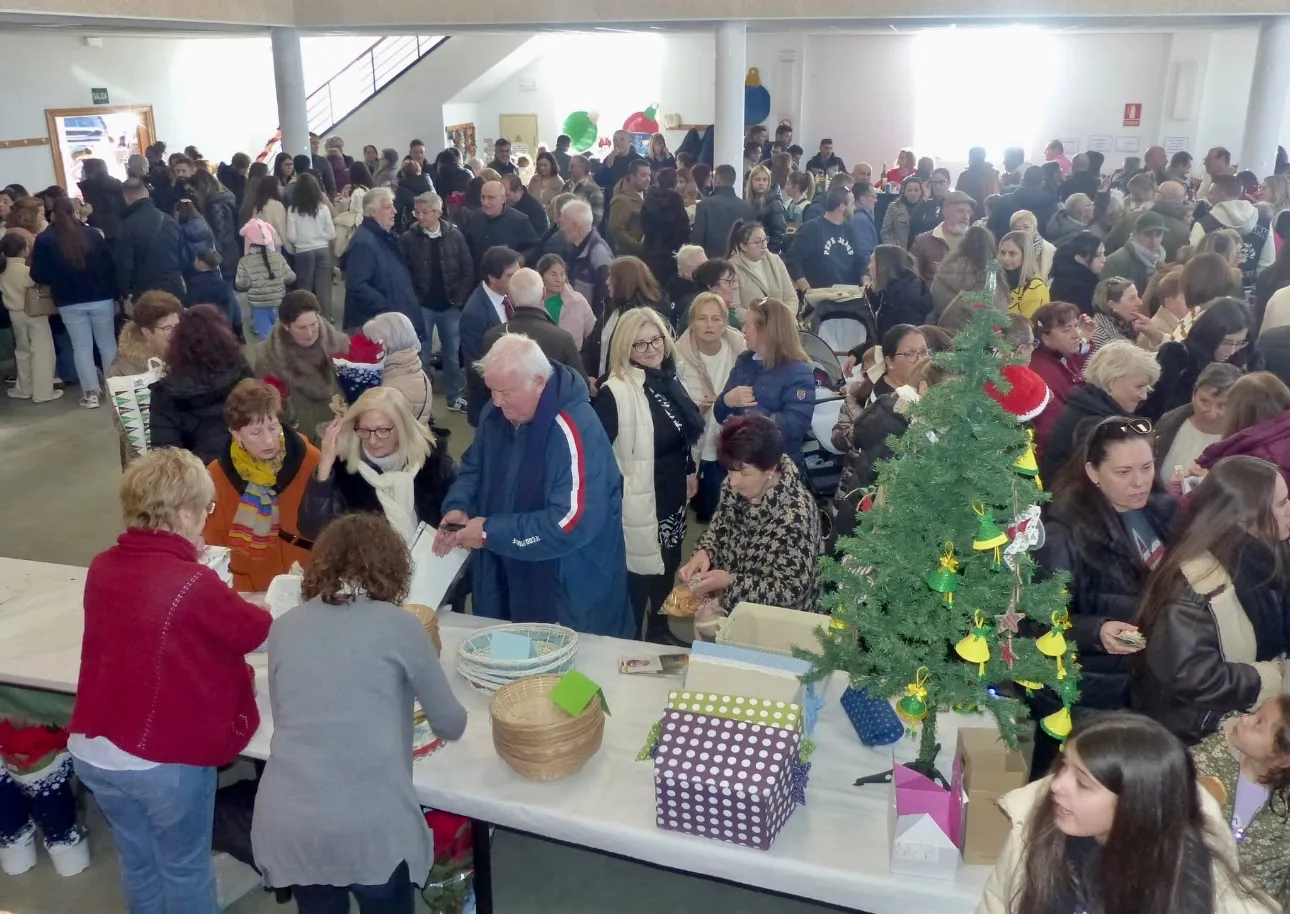 Foto 2 - La solidaridad desborda previsiones en el mercadillo navide&ntilde;o de Villoria en favor del Centro Materno Infantil Ave Mar&iacute;a