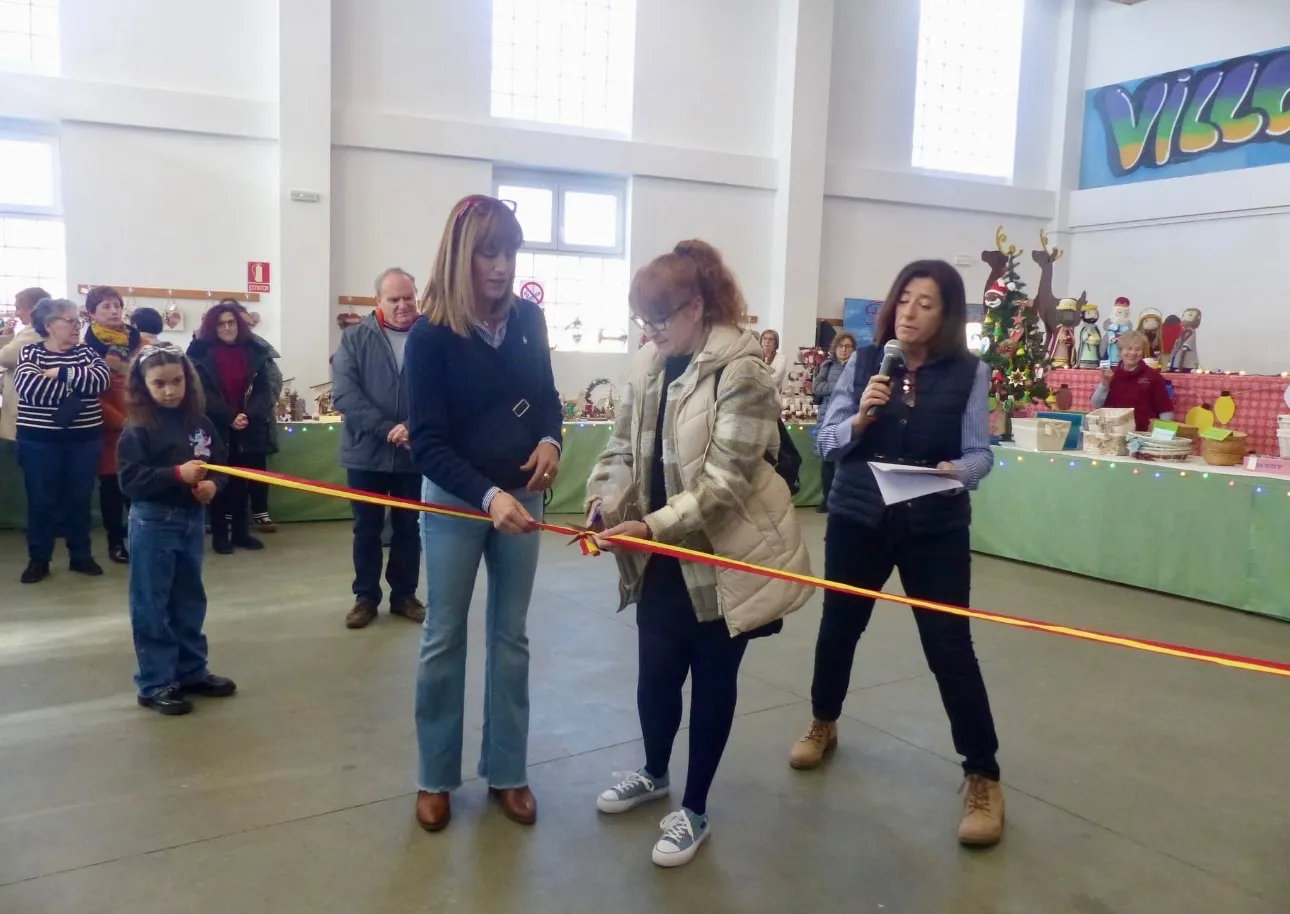 Foto 4 - La solidaridad desborda previsiones en el mercadillo navide&ntilde;o de Villoria en favor del Centro Materno Infantil Ave Mar&iacute;a