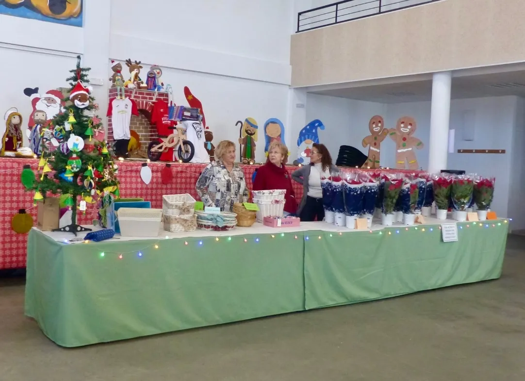 Foto 6 - La solidaridad desborda previsiones en el mercadillo navide&ntilde;o de Villoria en favor del Centro Materno Infantil Ave Mar&iacute;a