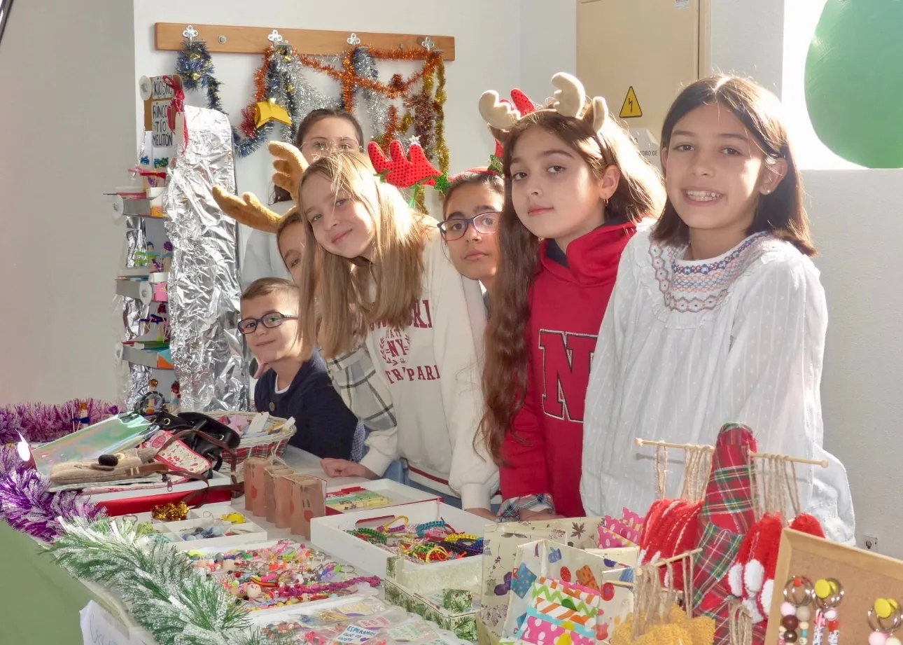 Foto 5 - La solidaridad desborda previsiones en el mercadillo navide&ntilde;o de Villoria en favor del Centro Materno Infantil Ave Mar&iacute;a