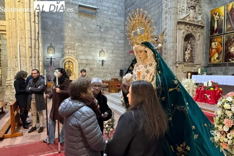 Foto 3 - La Fiesta de la Expectaci&oacute;n en honor a Nuestra Se&ntilde;ora de la Esperanza llena la parroquia de fieles y cofrades