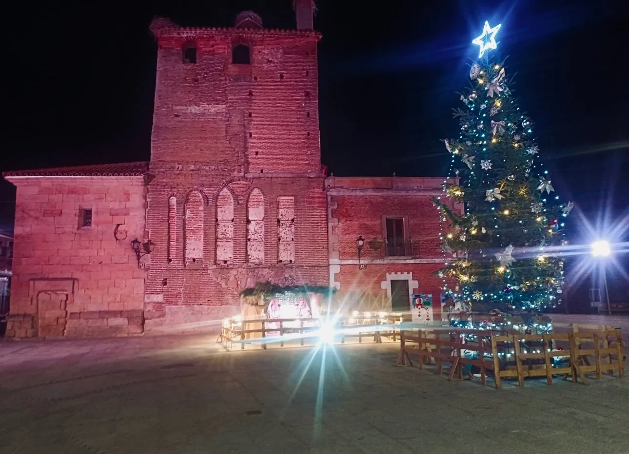 Foto 2 - Villoria se une para iluminar la Navidad
