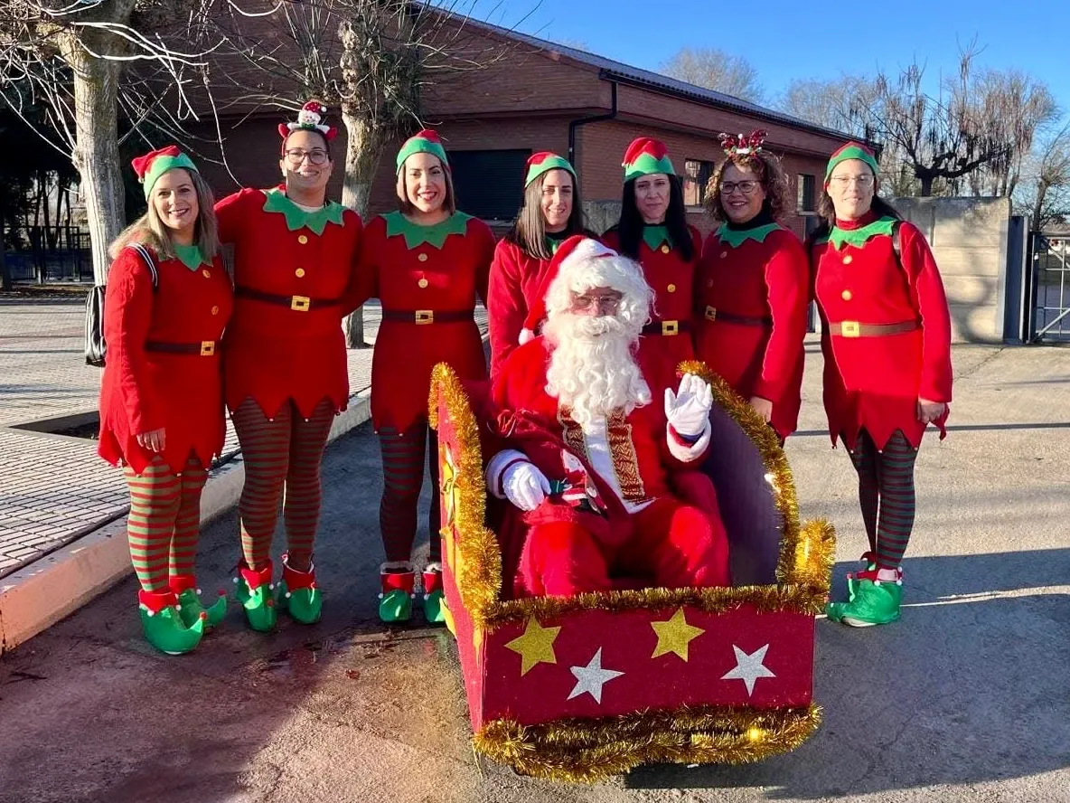 Foto 3 - Ilusi&oacute;n y sorpresa entre los m&aacute;s peque&ntilde;os de Villoria para vivir la visita de Papa Noel
