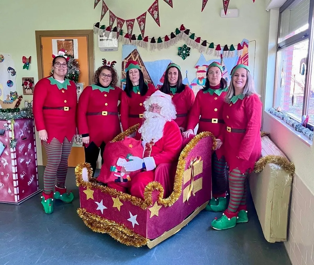 Foto 4 - Ilusi&oacute;n y sorpresa entre los m&aacute;s peque&ntilde;os de Villoria para vivir la visita de Papa Noel