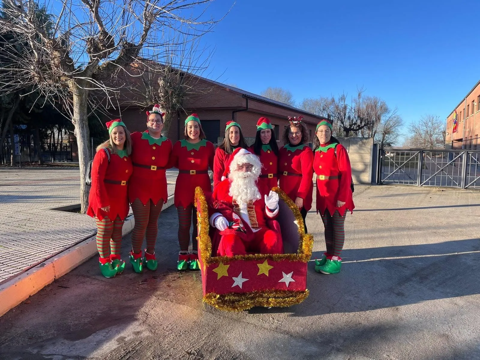 Foto 6 - Ilusi&oacute;n y sorpresa entre los m&aacute;s peque&ntilde;os de Villoria para vivir la visita de Papa Noel