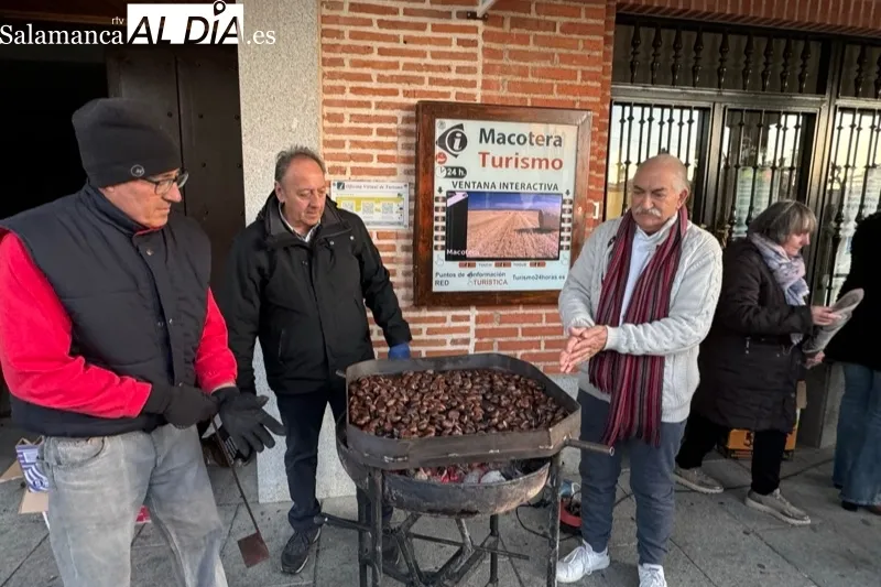 Macotera celebraba este domingo una animada castañada
