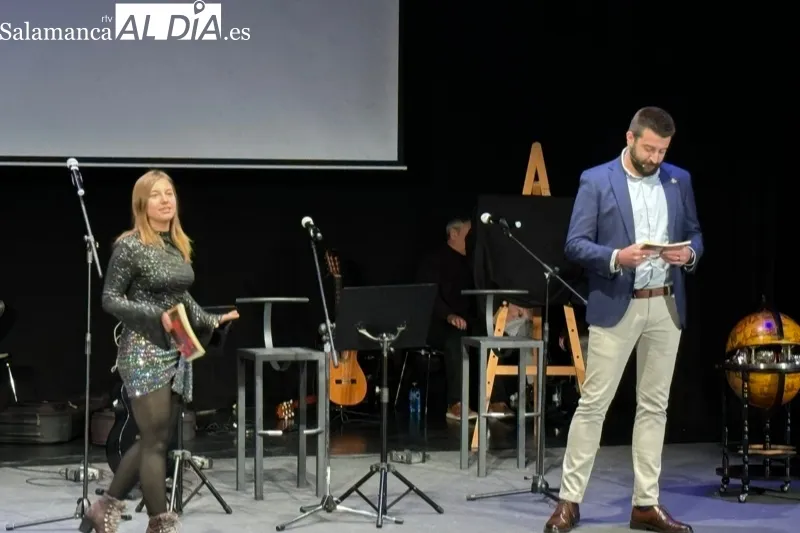 Foto 3 - &lsquo;Micro Abierto&rsquo; se estrena en el escenario del CDS mostrando el arte de numerosos vecinos